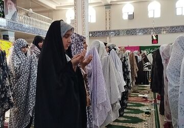 معتکفان مسجد حسین بن علی به استقبال لیالی بیض رفتند