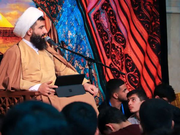 جلوه‌ای از اعتکاف دانش‌آموزی در مسجد امام علی‌بن‌ابی‌طالب (ع)