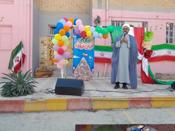 جشن دهه فجر انقلاب اسلامی در دبیرستان رضوان شهرستان بوشهر