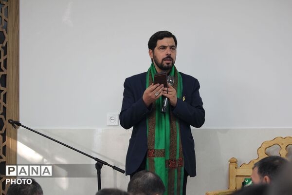 حضور خادمان حرم حضرت معصومه(س) و پرچم متبرک آستان مقدس در پلیس راهور همدان