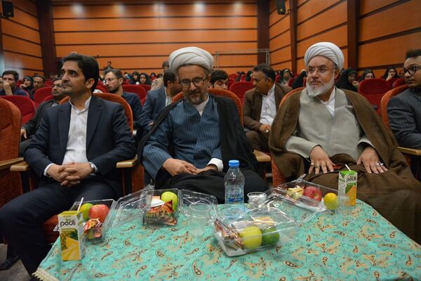 نشست هم‌اندیشی معاونین پرورشی، روحانیون امین و ائمه جماعات در بهارستان‌دو