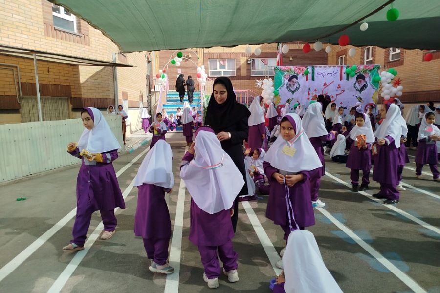 برگزاری جشن شکوفه ها در دبستان حضرت مریم ناحیه یک شهرری