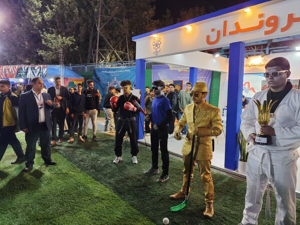 بازدید عضو شورای اسلامی شهر مشهد مقدس از غرفه منطقه ۱۰ شهرداری در بوستان ملت