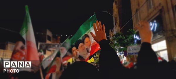 اهتزار پرچم عزاداری در سرخس در شب شهادت  امام جعفر صادق(ع)