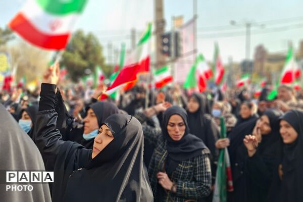 بیعت مردم قرچک با سومین رهبر نظام مقدس جمهوری اسلامی ایران