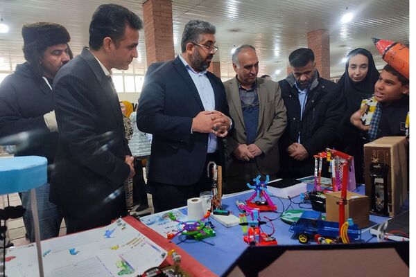 درخشش خلاقیت دانش آموزان قدسی در نمایشگاه دستاوردهای فناورانه و پژوهشی