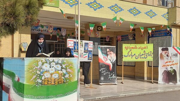 برپایی‌ نمایشگاه دست‌سازه‌های دانش‌آموزان در دبیرستان صیرفی ناحیه ۷ مشهد