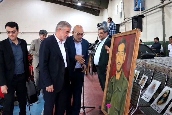 ثبت اثر انگشت هزار دانش‌آموز یزدی پای پرچم ایران