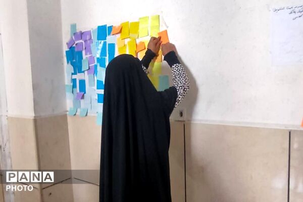 کارگاه مراقبت از نوجوانان در فضای مجازی در مدرسه محمدمهدی مهیا