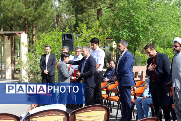 آیین افتتاحیه جشنواره رقابت‌های علمی- مهارتی سفیران سلامت استان قم