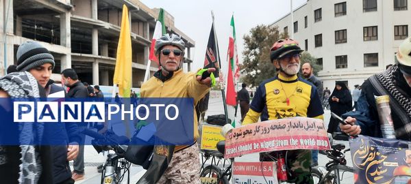 حضور پر شکوه مردم شهید پرور مشهد مقدس در عرصه میدان شهدا