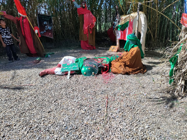 نمایشگاه غنچه‌های خونین در روستای باقرآباد