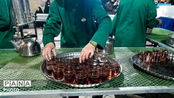 چایخانه حضرت زهرا (س) عطر و بوی دل‌انگیزی میدهد 