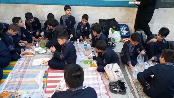 آیین بزرگداشت روز دانش آموز در دبستان سمیه قم