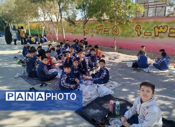 صبحانه سلامت در مدرسه مبین شهرستان شیروان