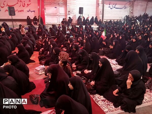 اجتماع شبانه مردم کرج  زیر پرچم اباعبدالله الحسین( ع)