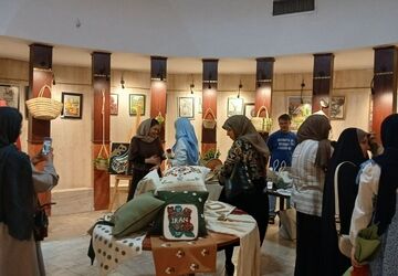نمایشگاه هنرهای تجسمی و صنایع‌دستی در فرهنگسرای استاد شهریار