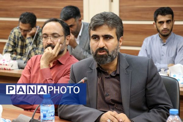 نشست صمیمانه قائم ‌مقام سازمان دانش‌آموزی کشور با روسای ادارات و مدرسین خراسان رضوی