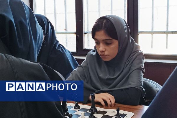 رقابت فکری دانش‌آموزان ورامینی در مسابقات شطرنج کانون هدایت