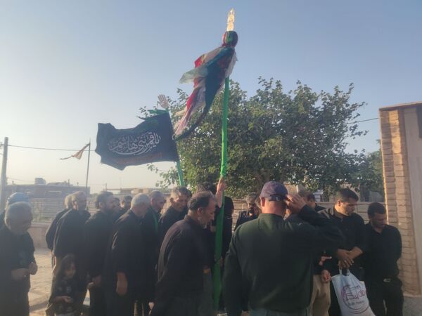 آیین جمع آوری نذورات مردمی در روز عاشورا 