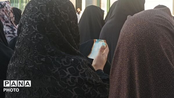 اقامه نماز عید فطر در مسجد امام سجاد  نیشابور 