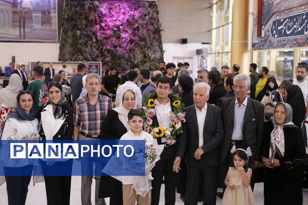 استقبال پرشور از دانش‌آموز مشهدی قهرمان المپیاد جهانی نجوم و اخترفیزیک