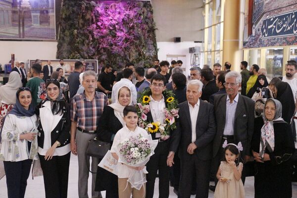 استقبال پرشور از دانش‌آموز مشهدی قهرمان المپیاد جهانی نجوم و اخترفیزیک