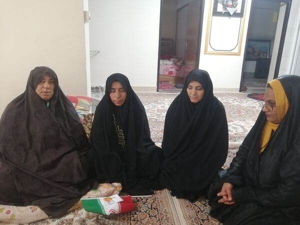 دیدار گروه جهادی شهید صمدی با خانواده شهید نیکدل
