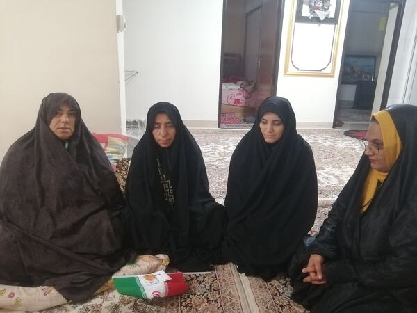 دیدار گروه جهادی شهید صمدی با خانواده شهید نیکدل