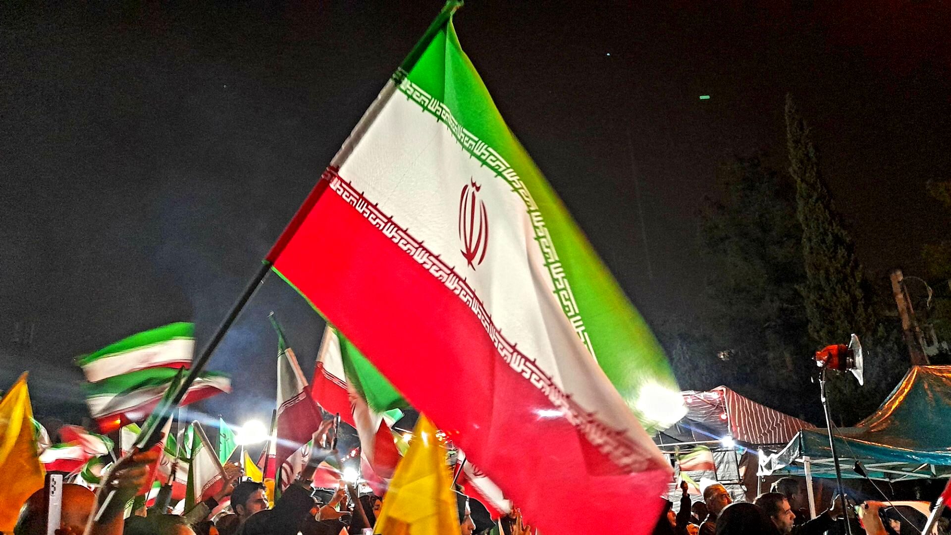 حماسه‌ی اتحاد؛ ملتی که در سایه جنگ، پای انقلاب ایستادند