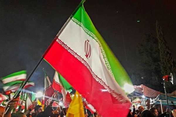 حماسه‌ی اتحاد؛ ملتی که در سایه جنگ، پای انقلاب ایستادند