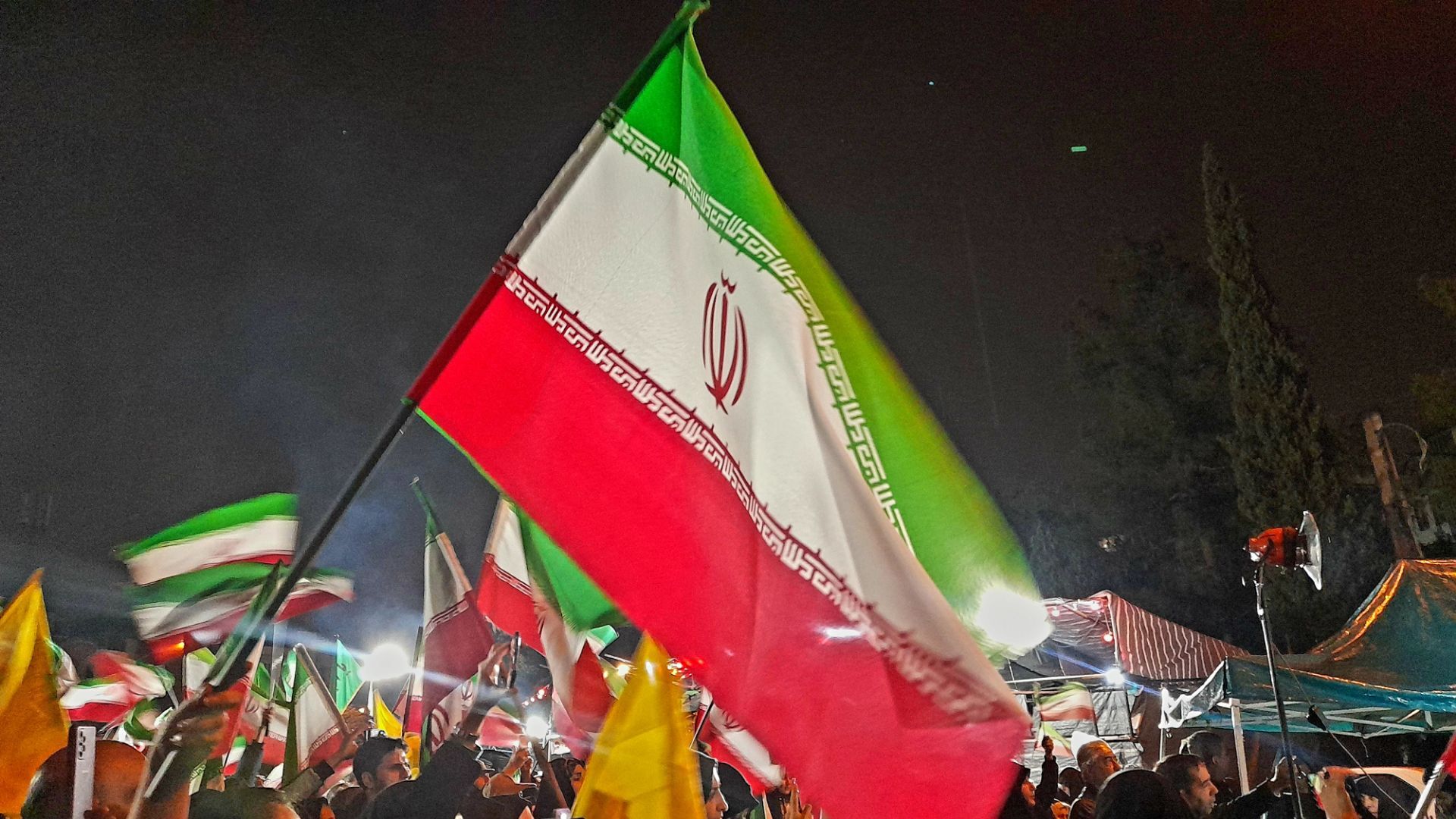 حماسه‌ی اتحاد؛ ملتی که در سایه جنگ، پای انقلاب ایستادند