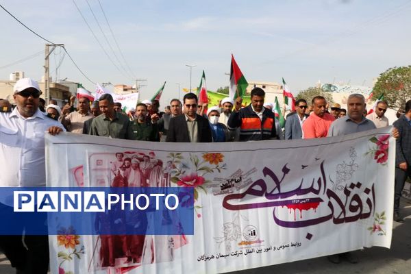 مردم بندرخمیر با حضور یکپارچه در ۲۲ بهمن اقتدار خود را فریاد زدند