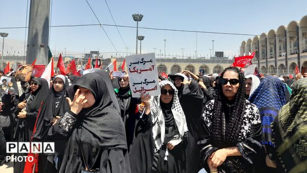  نمایشِ اقتدار در تشییعِ رهبر شهید