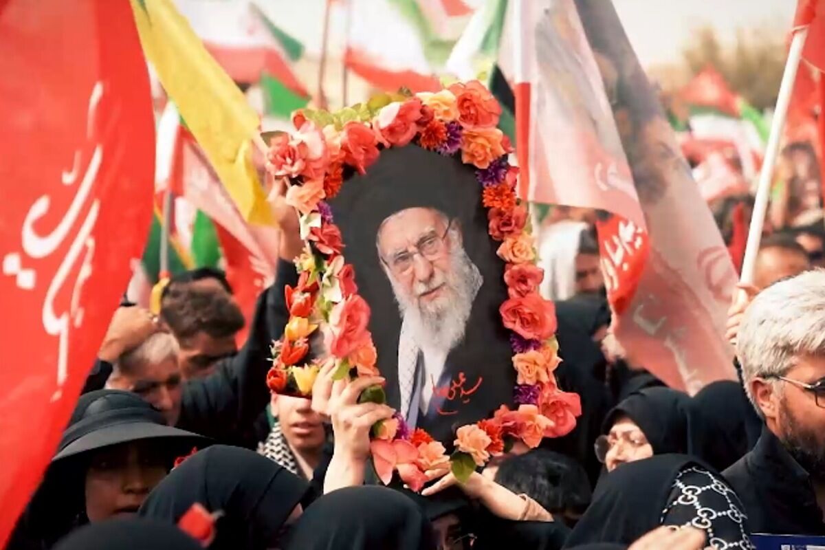تشییع رهبر شهید انقلاب در کربلای معلی