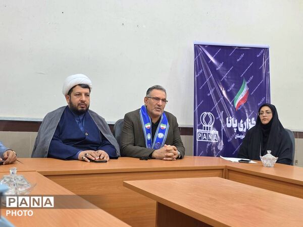 نشست معاون پرورشی و فرهنگی اداره کل آموزش و پرورش خوزستان با دانش آموز خبرنگاران پانا 