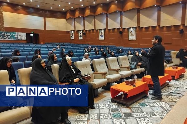 کارگاه سواد رسانه‌ای با موضوع زیست دیجیتال نوجوان امروز 