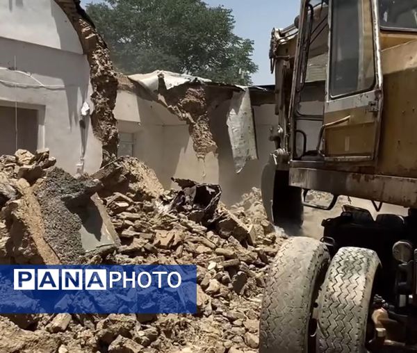 تخریب منازل آسیب دیده، پرخطر و زلزله زده در شهر کاشمر