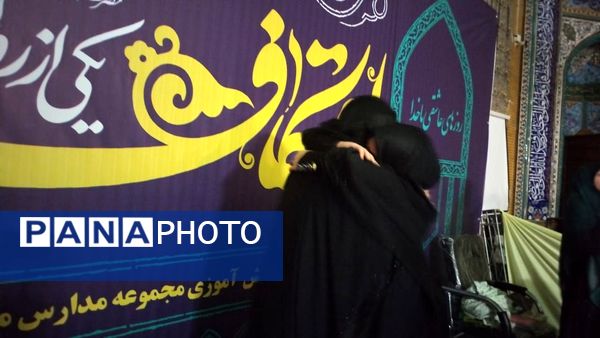 اعتکاف دانش‌آموزان دختر در مسجد امام حسین (ع) تبریز