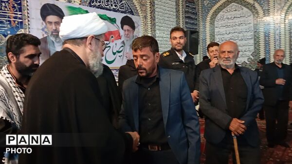 تجدید بیعت مردم بن با سومین رهبر انقلاب اسلامی در آیین گرامیداشت شهدای وطن