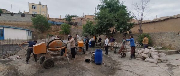 آغاز بتن‌ریزی مدرسه شهید ذوالفقاری در روستای احمد آباد