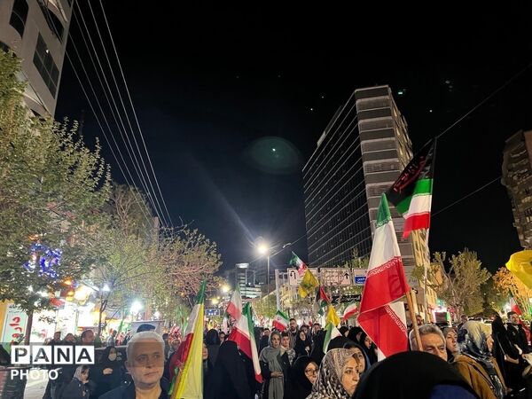 حضور مردم کرج‌در چهل و هفتمین شب جنگ رمضان