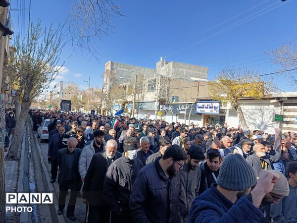 گر پدر رفت تفنگ پدری هست هنوز 
