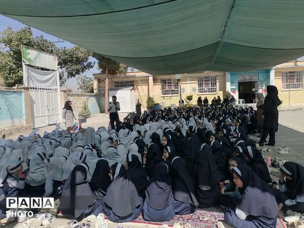 آموزش ایمنی و اطفاء حریق در دبستان ناهید نخودی نیشابور 