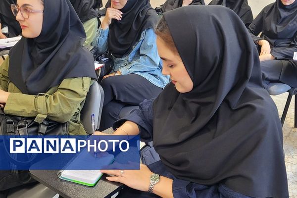 جلسه شورای معلمان دبیرستان نمونه دولتی ولایت