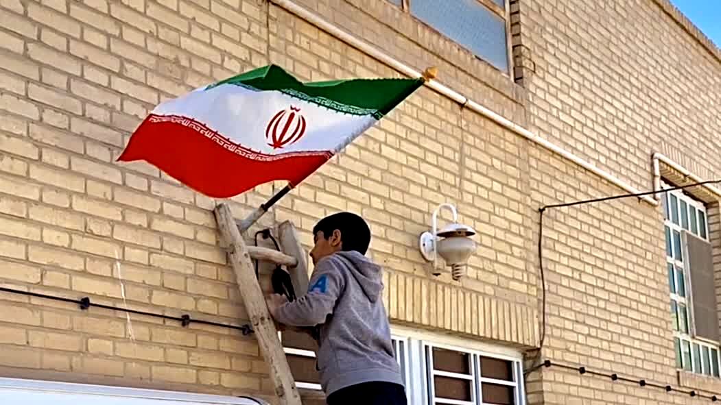 کوچه‌ای که با انقلاب نفس می‌کشد