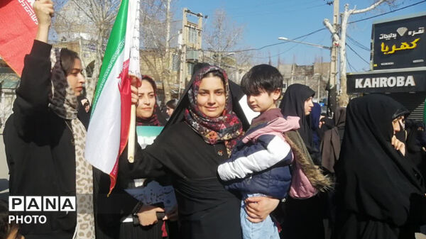 بیعت باشکوه مردم شهید پرور شهرستان کوهدشت با رهبر انقلاب