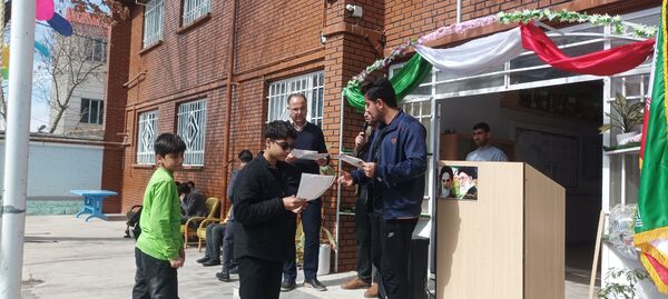 تقدیر از دانش‌آموزان برتر دبیرستان پژوهش آشخانه 