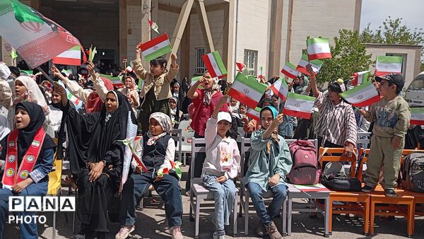 هم صدا با دختران شهید مینابی در روز دختر