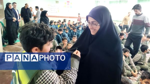 نواخته شدن زنگ هفته‌ کتاب و کتابخوانی در دبستان ابوعلی‌سینا شهرستان فیروزکوه 